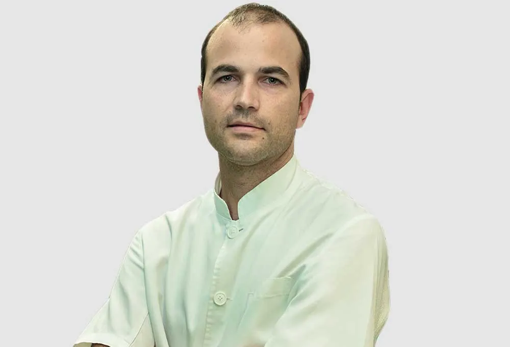 Doctor Juan Carlos Torres, especialista en implantología y cirugía oral Doctor Juan Carlos Torres, especialista en implantología y cirugía oral