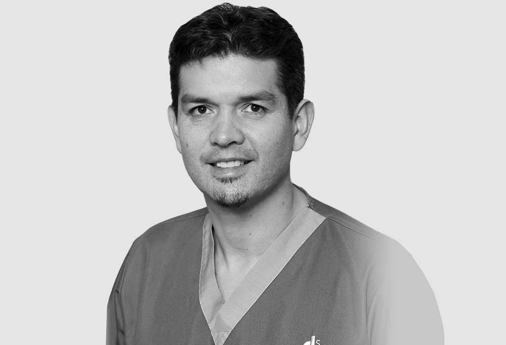 Doctor Juan Carlos Torres, especialista en implantología y cirugía oral Doctor Juan Carlos Torres, especialista en implantología y cirugía oral