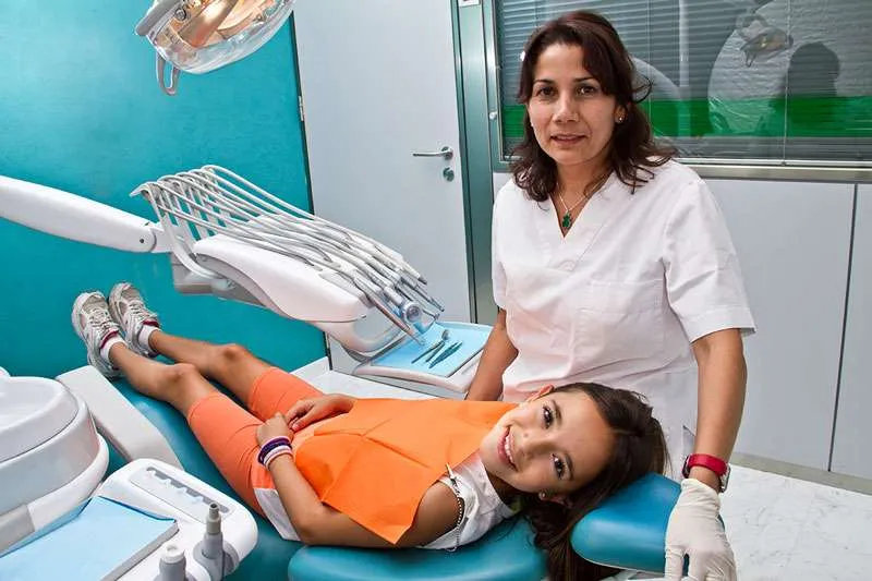La relación entre padres, niños y el odontólogo La relación entre padres, niños y el odontólogo