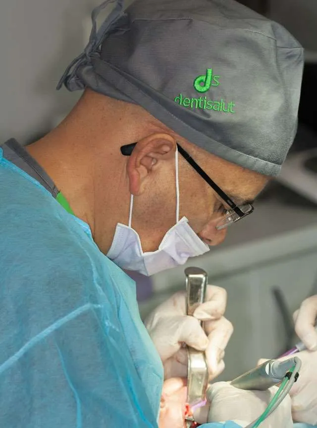 Cirugía de implantes dentales All on Six