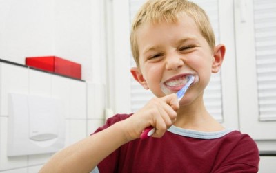 Trucos y consejos para cepillar los dientes de nuestros pequeños