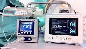 Pulsioxímetro, monitor, desfibrilador y oxígeno medicinal suplementario Pulsioxímetro, monitor, desfibrilador y oxígeno medicinal suplementario