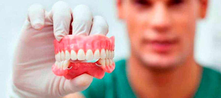 ¿Por qué usar prótesis dentales removibles?
